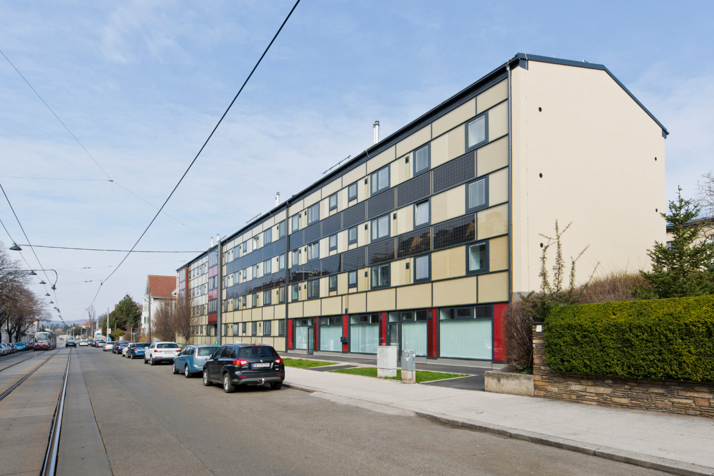 Starší bytový dom na Hütteldorfer Straße vo Viedni sa po hĺbkovej obnove zmenil na pasívnu budovu