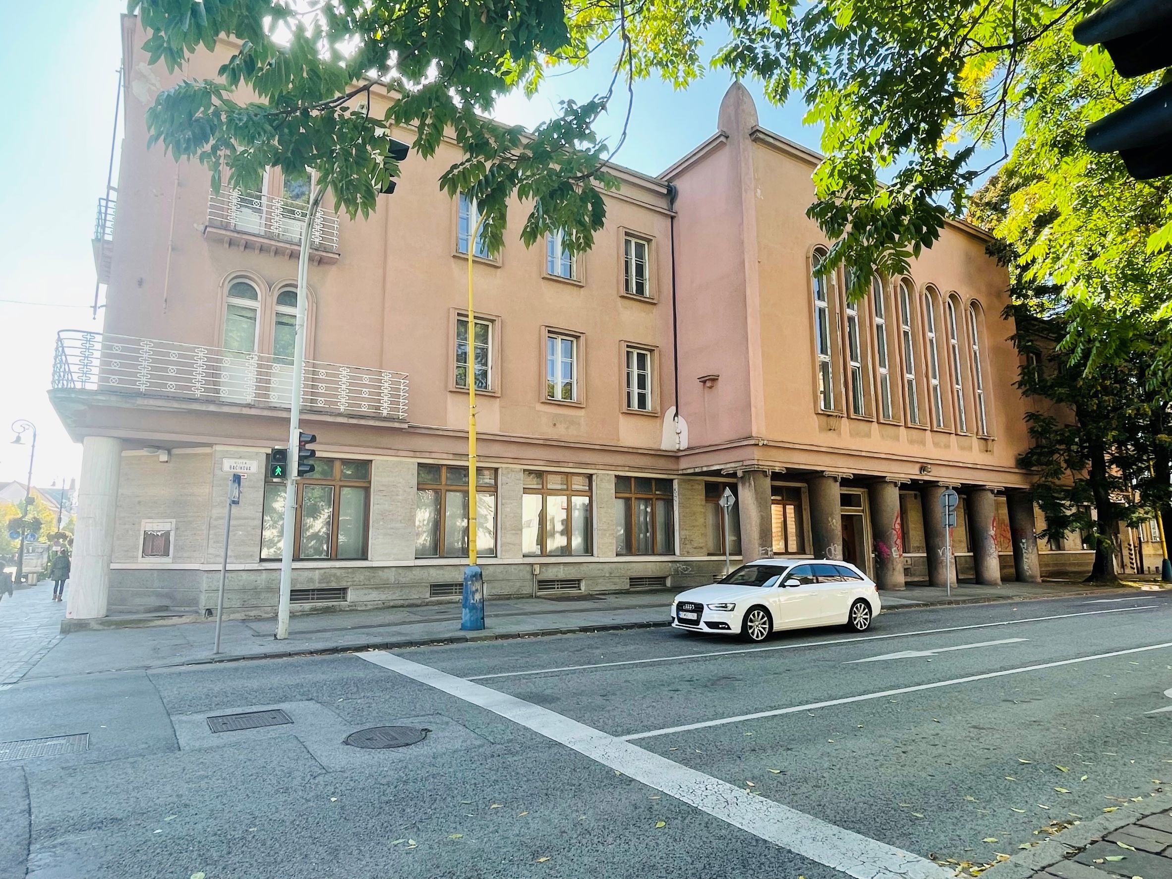 Súčasný stav bývalej budovy Obchodnej a priemyselnej komory v Košiciach
