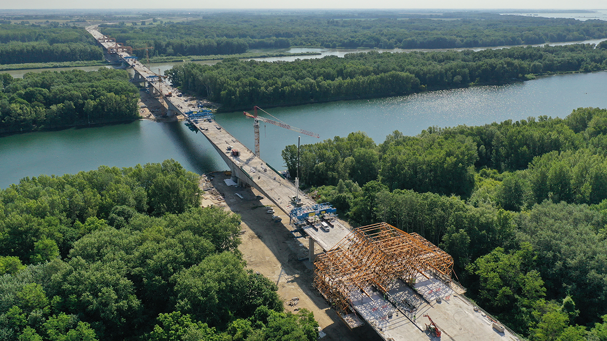 Obr. 6 Výstavba dunajského súmostia – Lužný most
