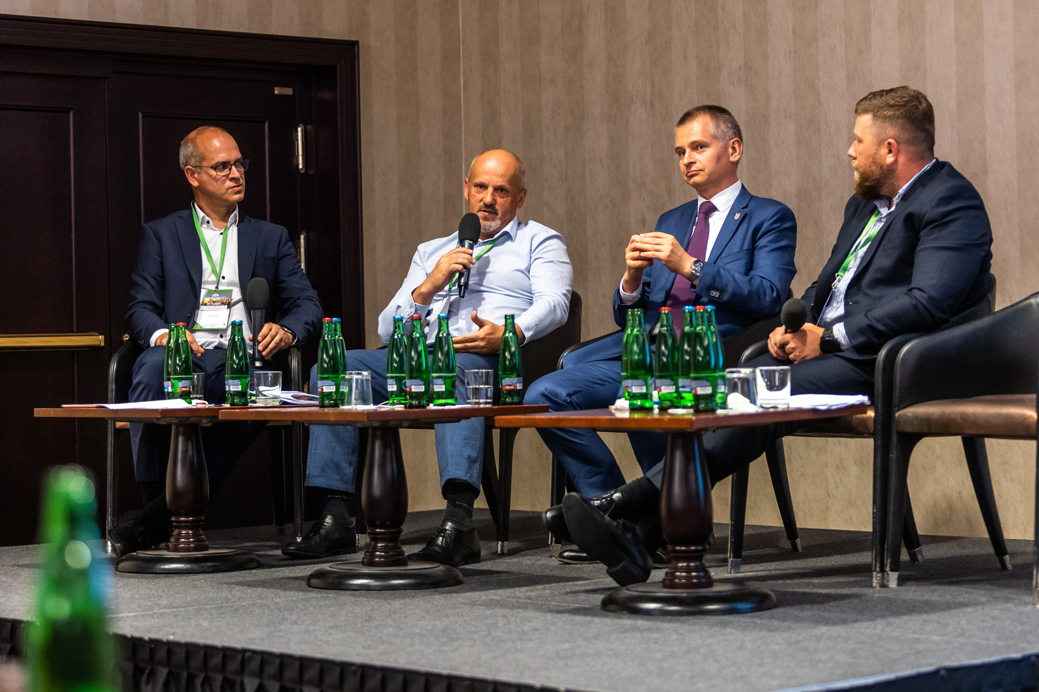 Tretí panel konferencie: zľava Juraj Suchánek (IUR), Martin Šimurda (Bencont Development), ružinovský starosta Martin Chren a generálny riaditeľ Tomáš Lamprecht (ŠFRB)