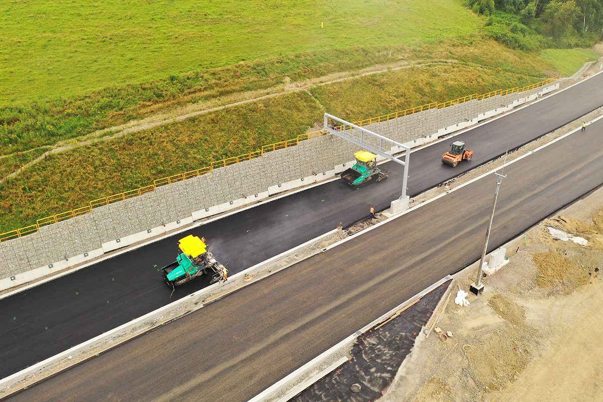 Realizácia asfaltových povrchov na diaľnici D3 Čadca, Bukov – Svrčinovec