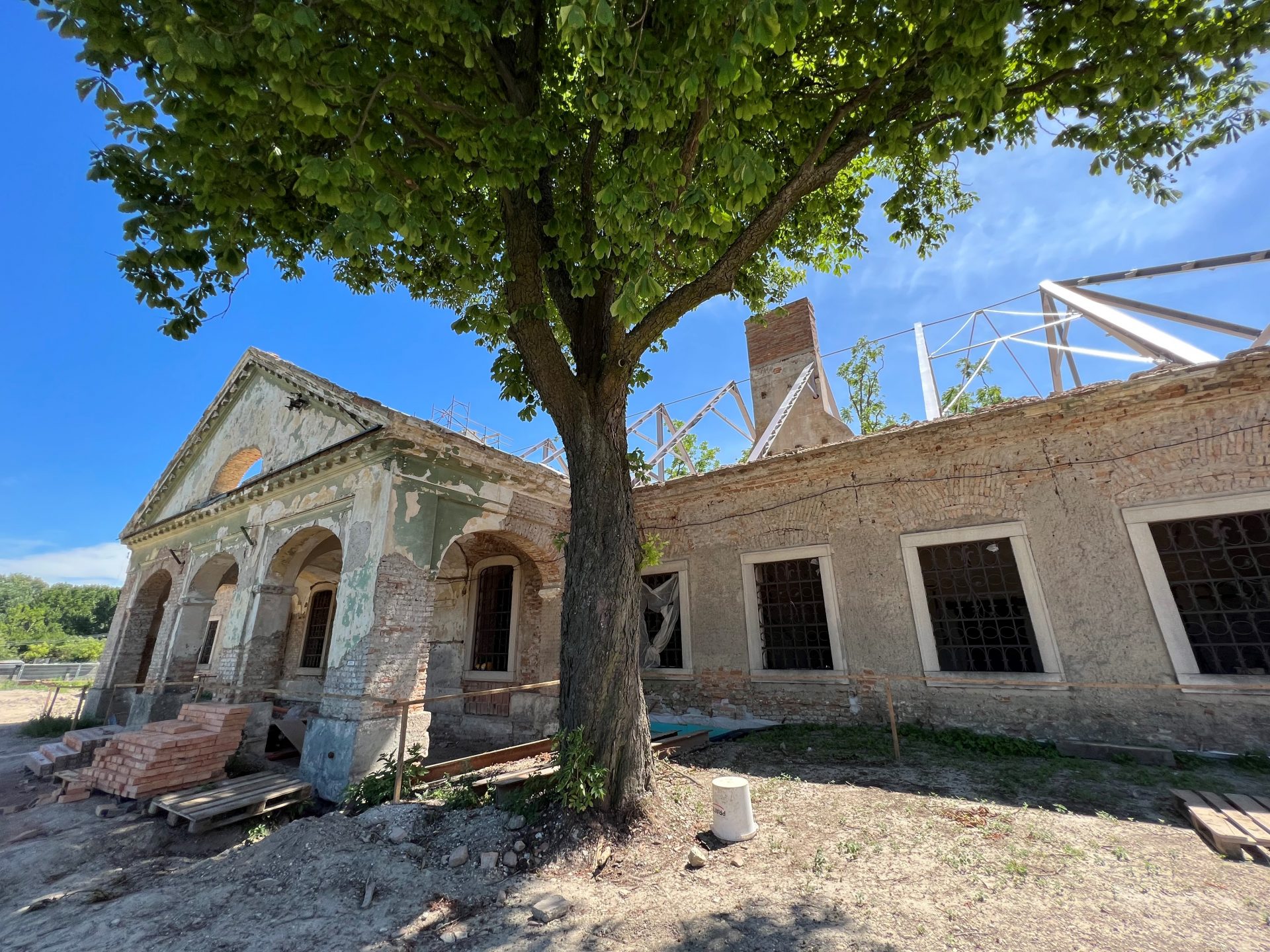 Rekonštrukcia strechy čunovského kaštieľa