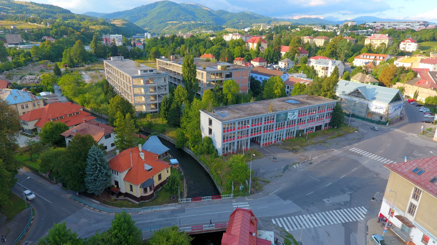 Areál bývalého pletiarskeho závodu Slovenka v Banskej Bystrici.