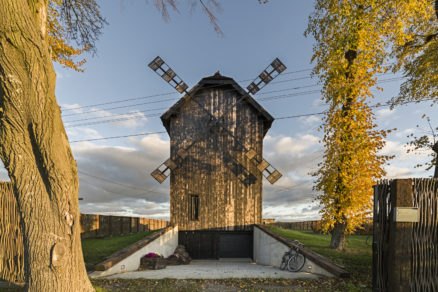 Dom vo veternom mlyne, Poľsko
