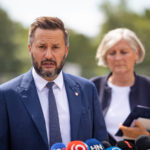 Primátor Matúš Vallo a námestníčka Tatiana Kratochvílová počas tlačovej besedy o obnovení prác na električkovej trati v Bratislave-Petržalke.