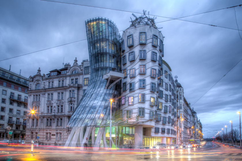 Tancujúci dom, Praha