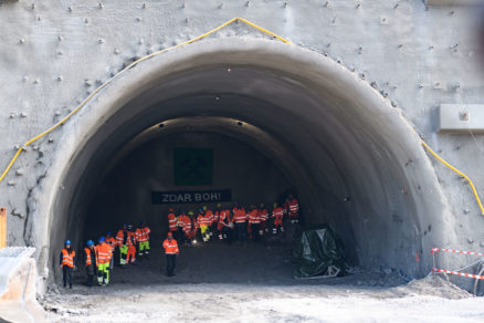 Pri Ružomberku prerazili diaľničný tunel Čebrať, trvalo to osem rokov