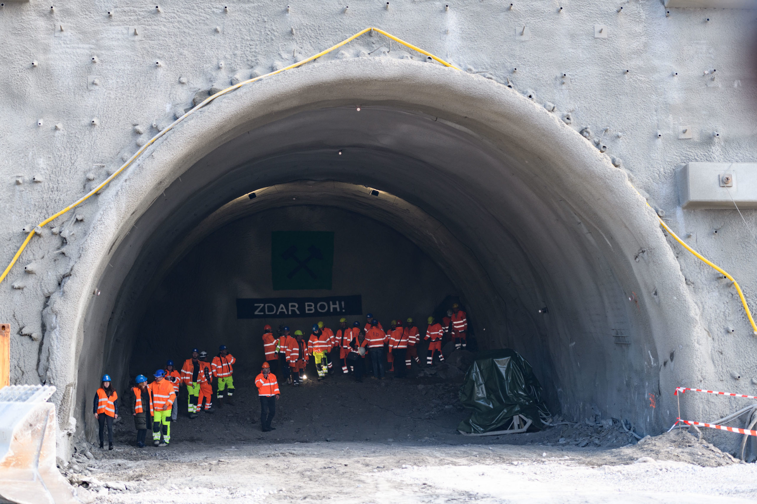 Pri Ružomberku prerazili diaľničný tunel Čebrať, trvalo to osem rokov