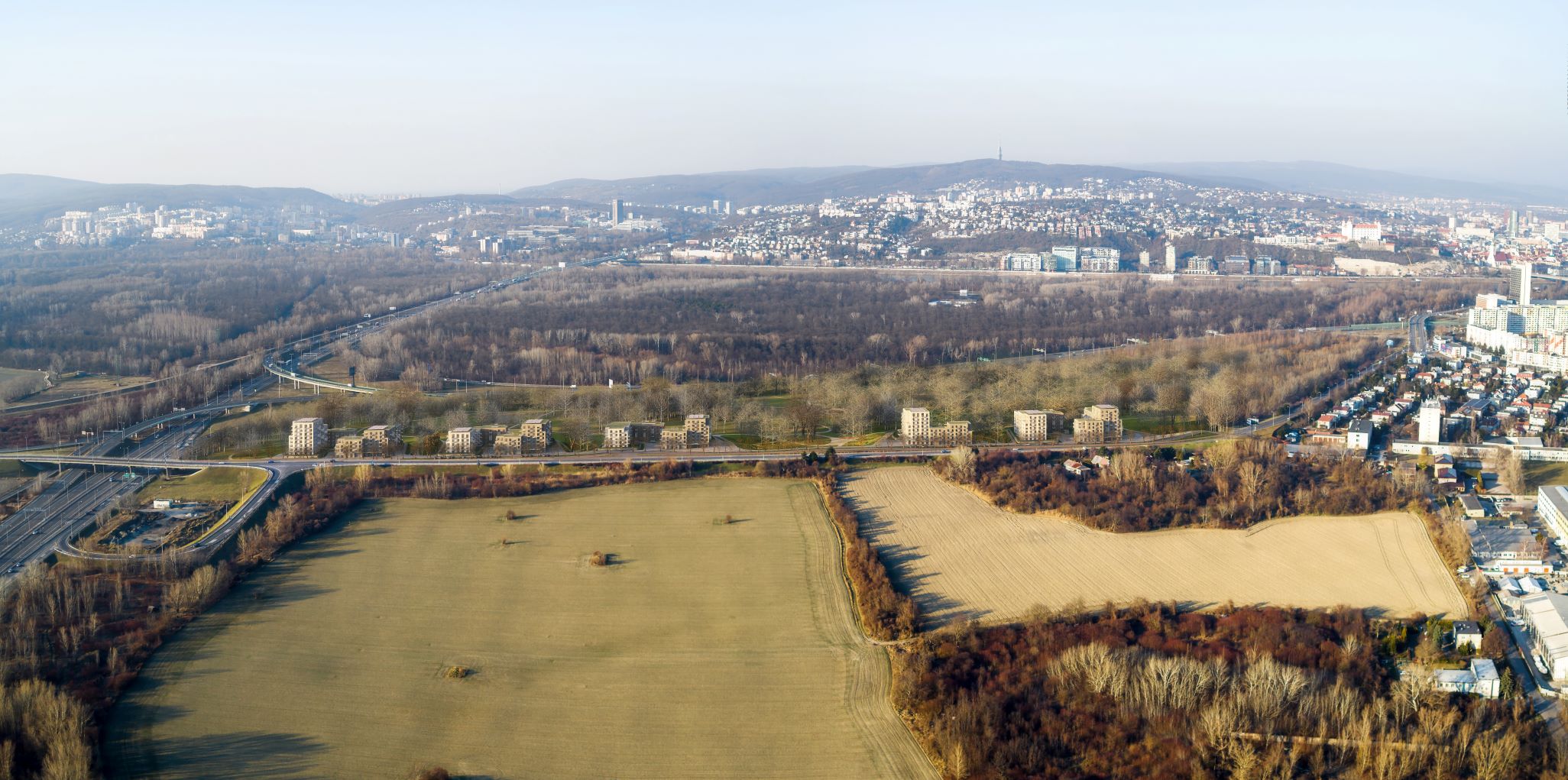 Zelené zálivy prepájajú prírodu s urbanizovaným prostredím Viedenskej cesty v nadväznosti na susednú zónu Kapitulský dvor