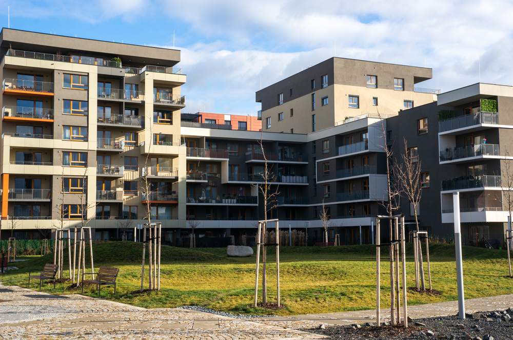 Česko, Maďarsko i Slovensko patria v počte dokončených bytov na tisíc obyvateľov k európskemu podpriemeru až priemeru.