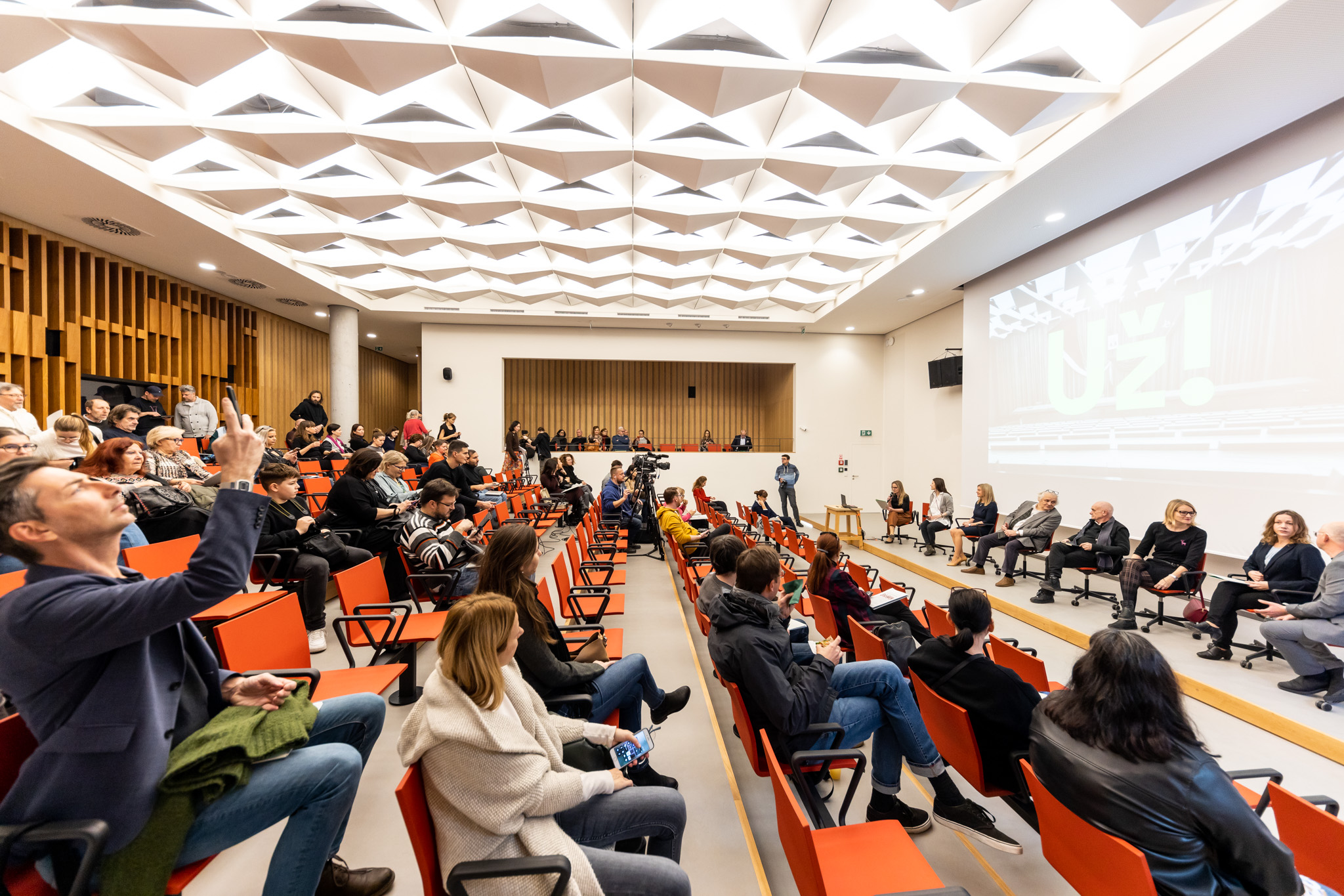 Tlačová konferencia pri príležitosti otvorenia SNG.