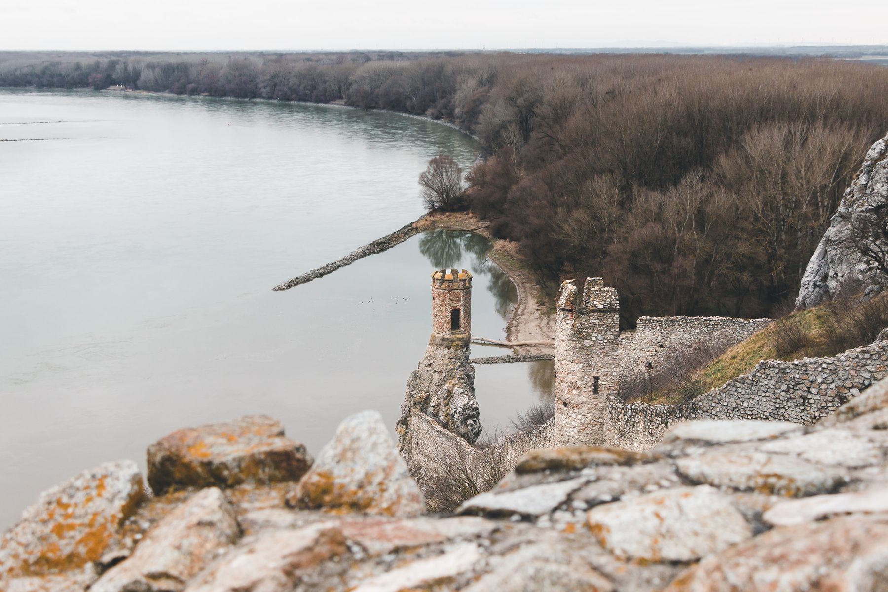 Sanácia hradných architektúr, hrad Devín v Bratislave