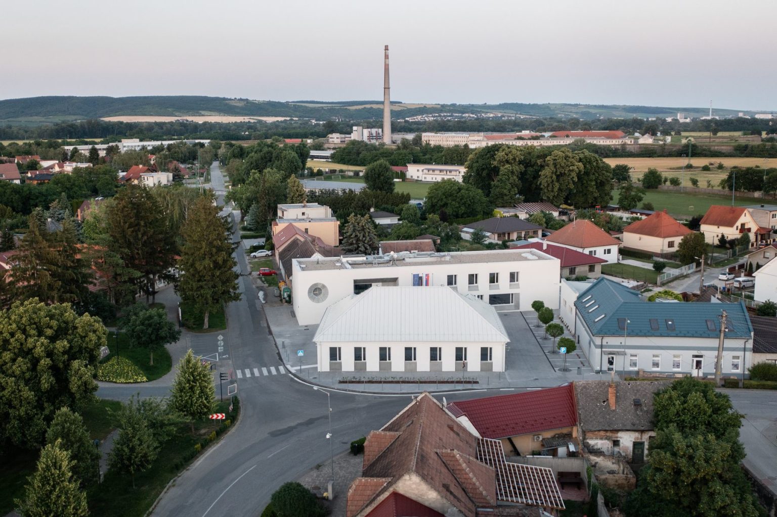 Rekonštrukcia a novostavba pôvodnú stavbunepremazali, práve naopak, pozdvihli