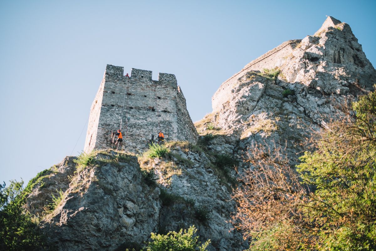 Sanácia hradných architektúr, hrad Devín v Bratislave