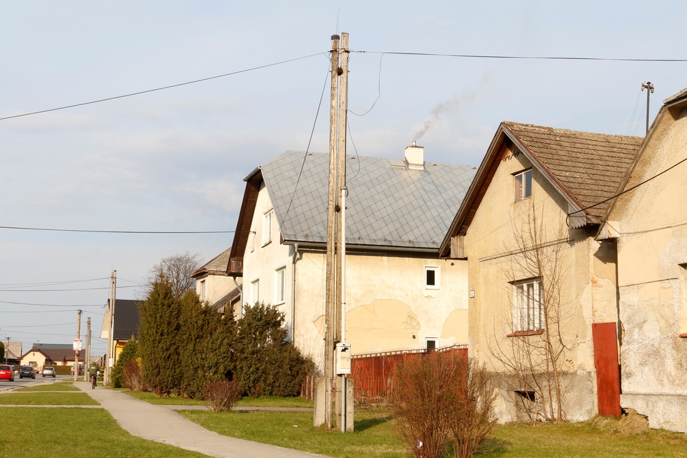 Podľa analytika je na Slovensku len 180-tisíc rodinných domov, ktoré boli postavené pred rokom 2001 a možno ich považovať za plne obnovené.