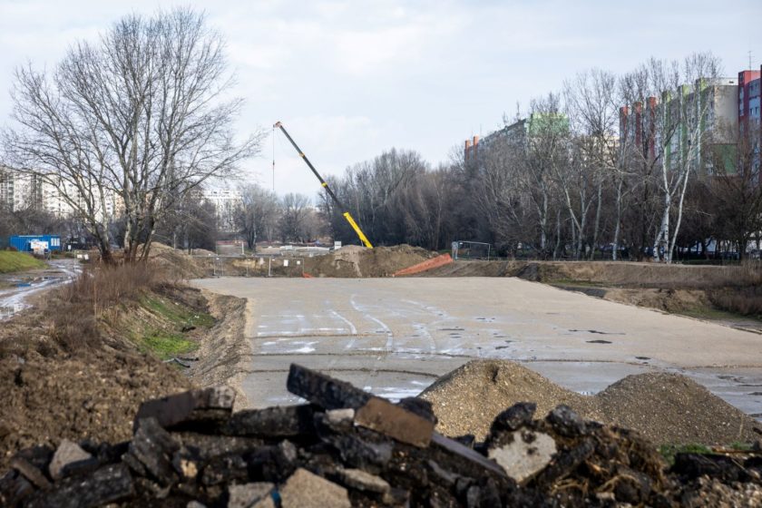 Výstavba električky v Petržalke.