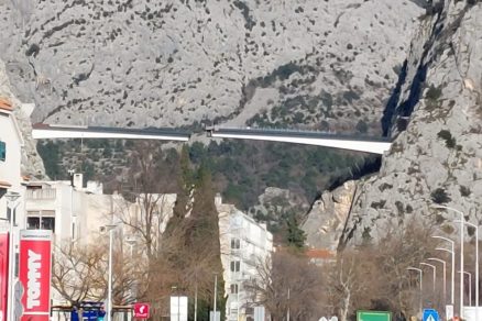 Proces kompletizácie mostu Cetina.