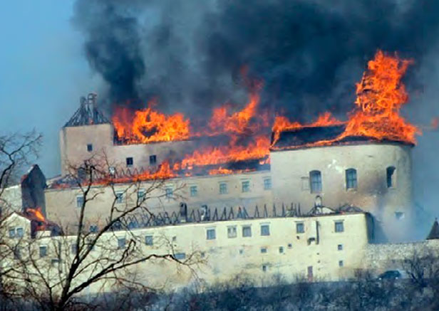 Požiar hradu Krásna PHôrka škoval v roku 2012 slovenskú verejnosť. 