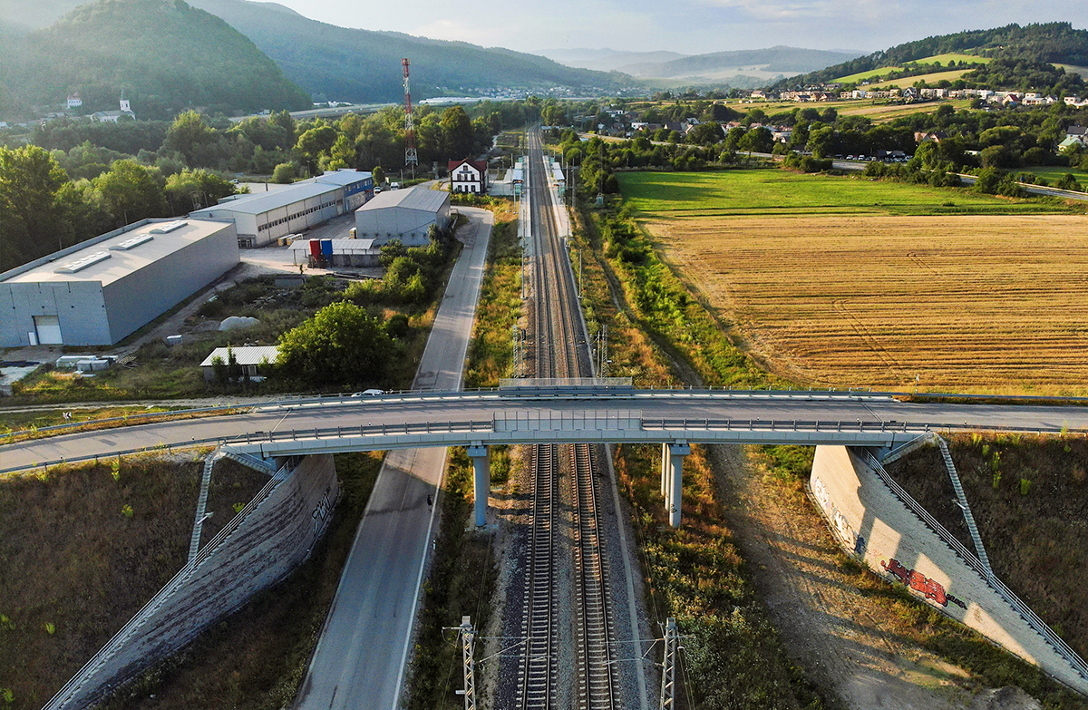 Obr. 2 Železničná stanica Považská Teplá, nový cestný nadjazd