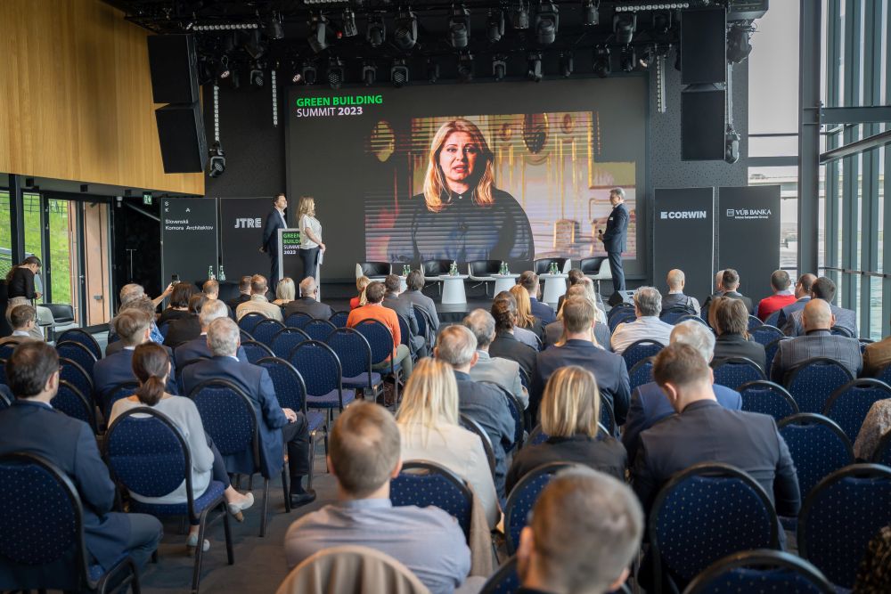 záštitu nad konferenciou spolu s primátorom Bratislavy Matúšom Vallom prevzala aj prezidentka SR Zuzana Čaputová.