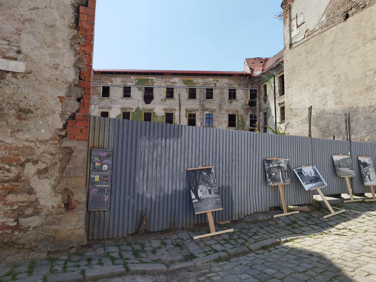 Z Esterházyho paláca na Kapitulskej ulici ostala ruina.