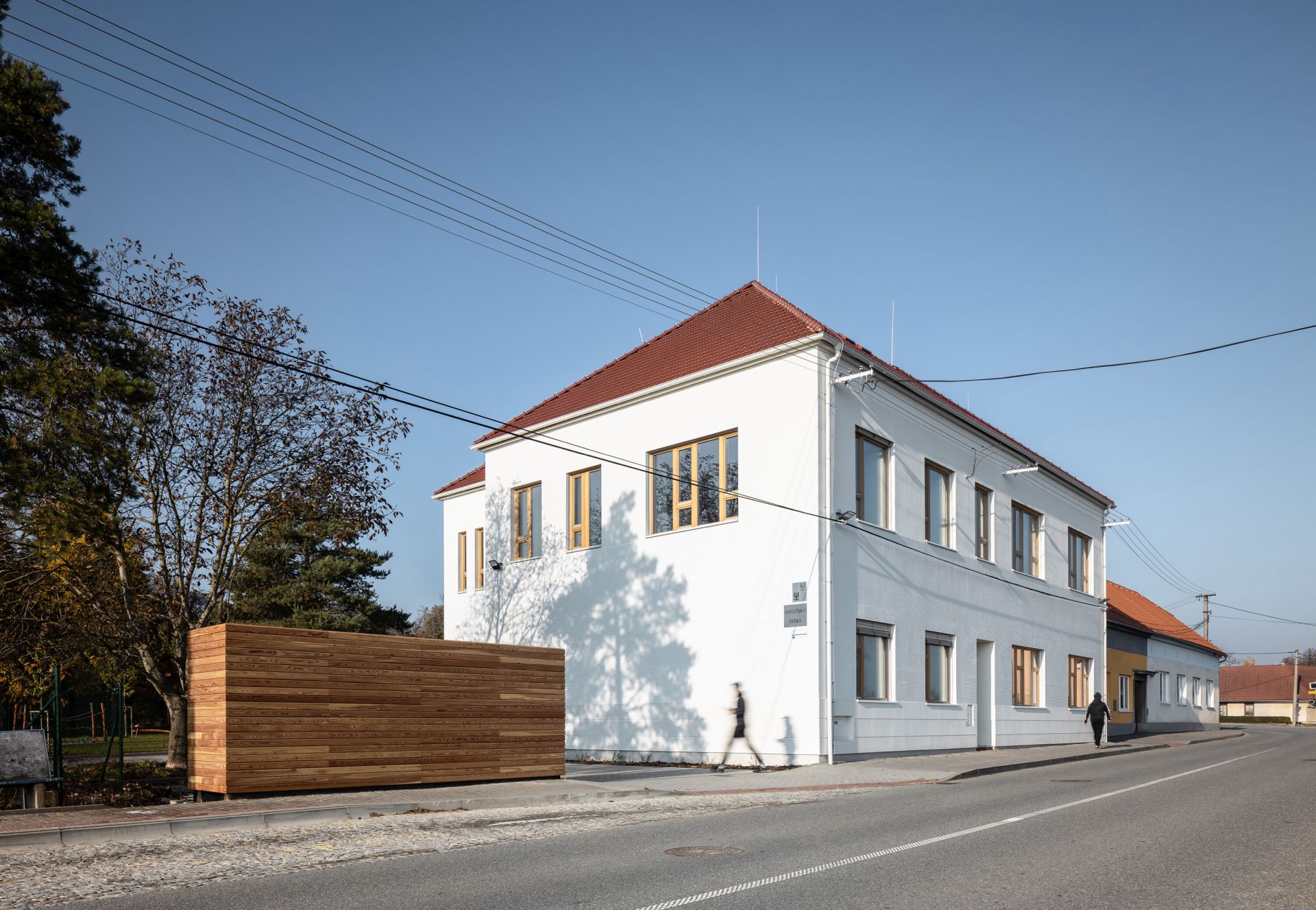 Materská škola sa nachádza v Polánke, v ktorej žije do 500 obyvateľov. 