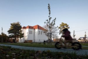 Obnova škôlky na Morave: Deti získali zdravé priestory, budova zase jedinečnú fasádu
