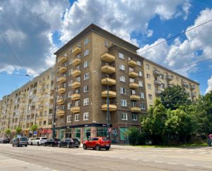V centre Bratislavy opravia vyše 60-ročnú bytovku: Nového šatu sa dočká dom na Vazovovej