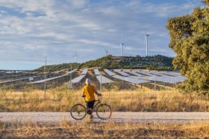 Elektrina z obnoviteľných zdrojov rastie, v Európe pribúdajú solárne aj veterné parky