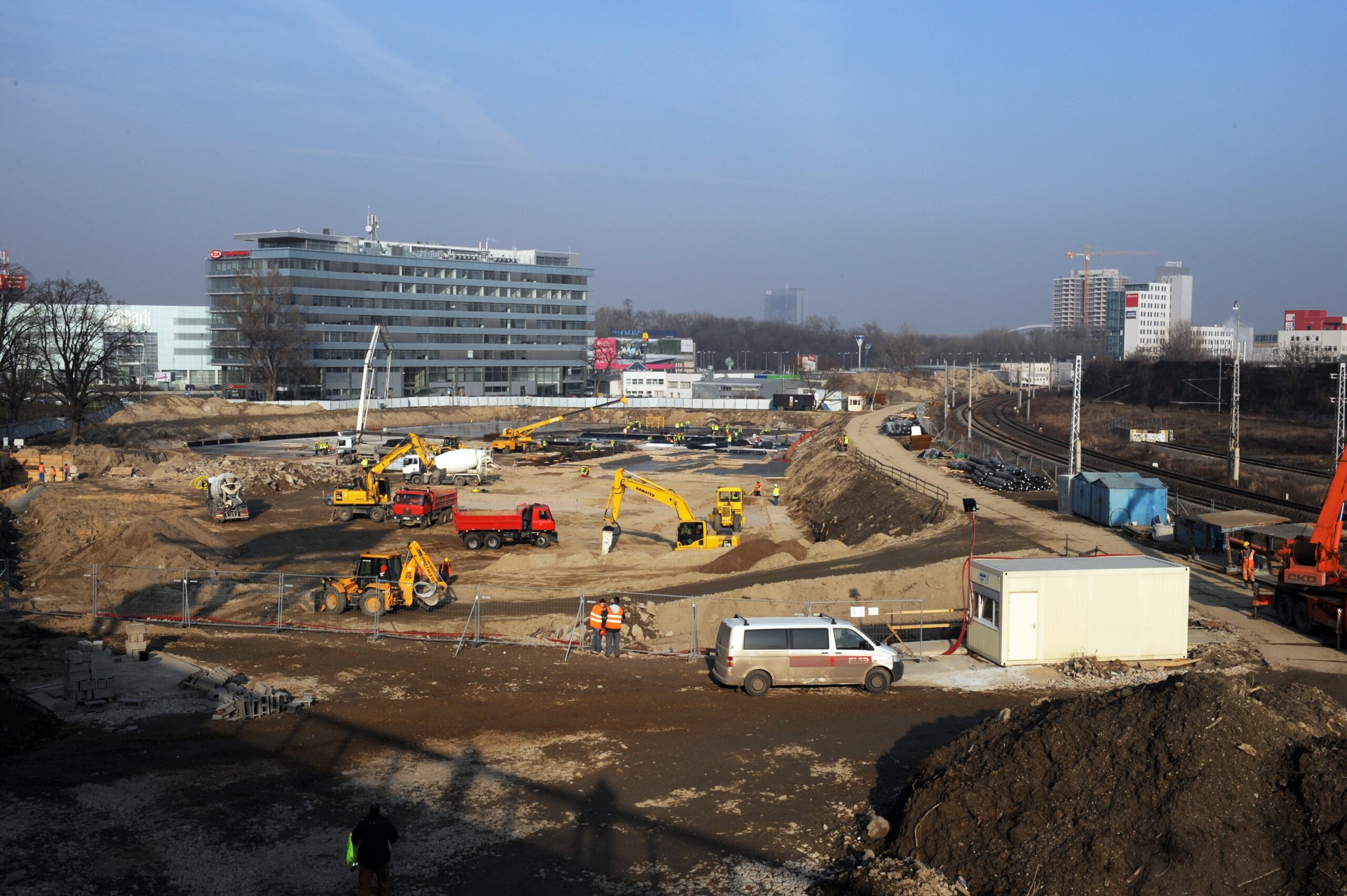 Výstavba Digital Parku II. V pozadí prvá etapa projektu a nákupné centrum Aupark.