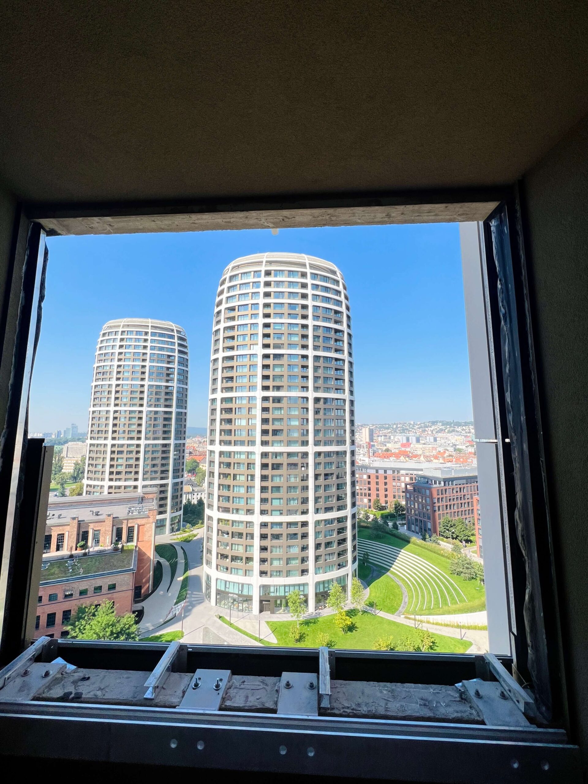 Výhľad z loggie jedného z bytov v Sky Park Residence 4