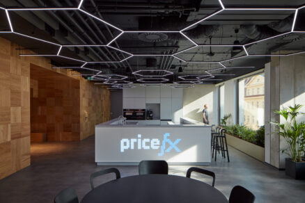 Interiér kancelárii spoločnosti Price f(x)