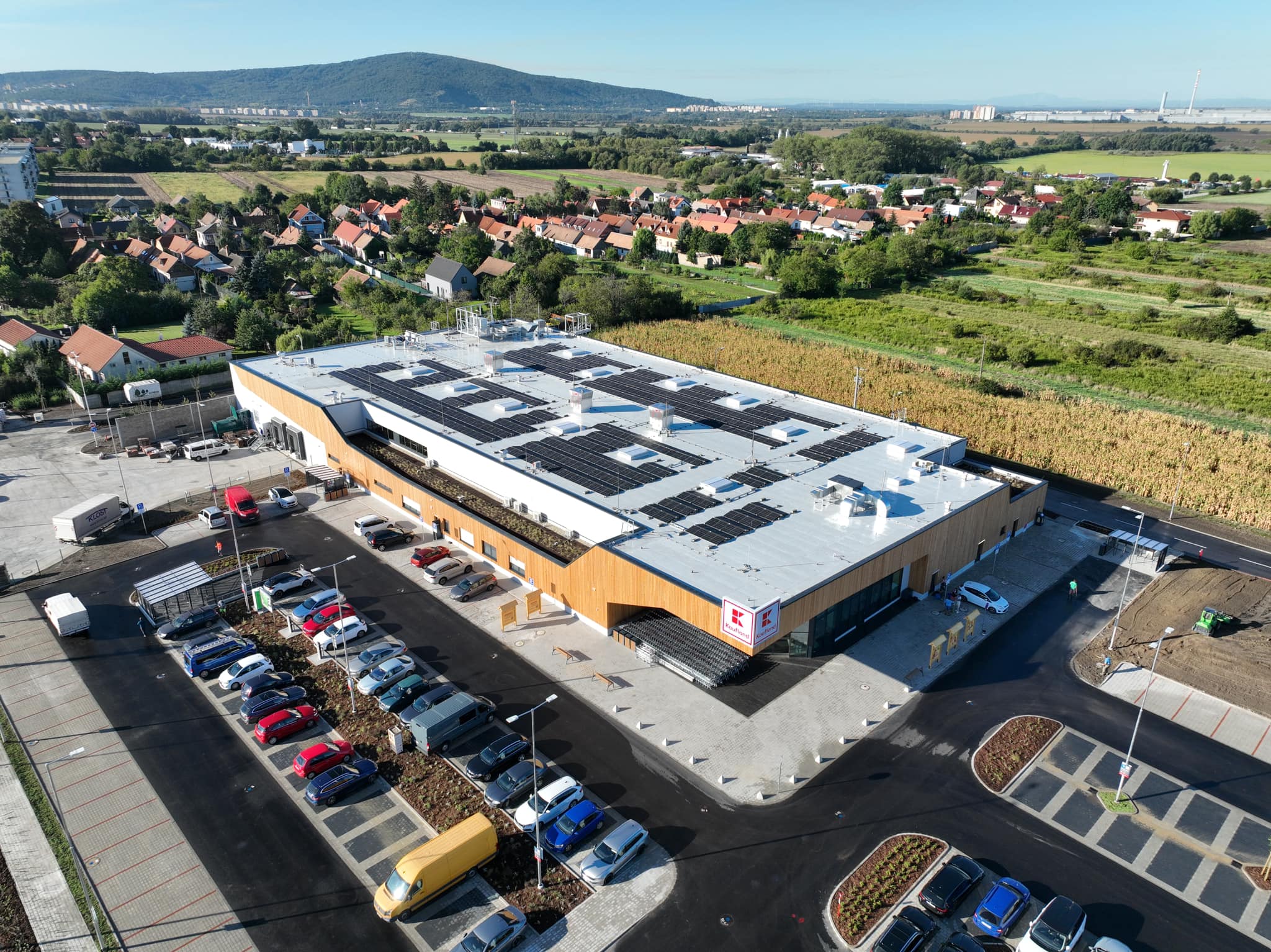 Strecha udržateľnej predajne Kaufland v Bratislave