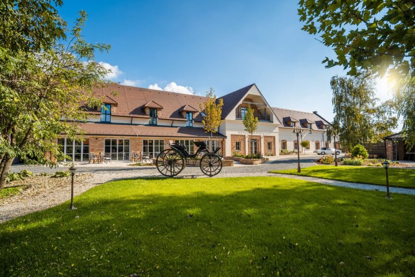 Historickú koniareň v Stupave sa podarilo zachrániť pred úplnou degradáciou