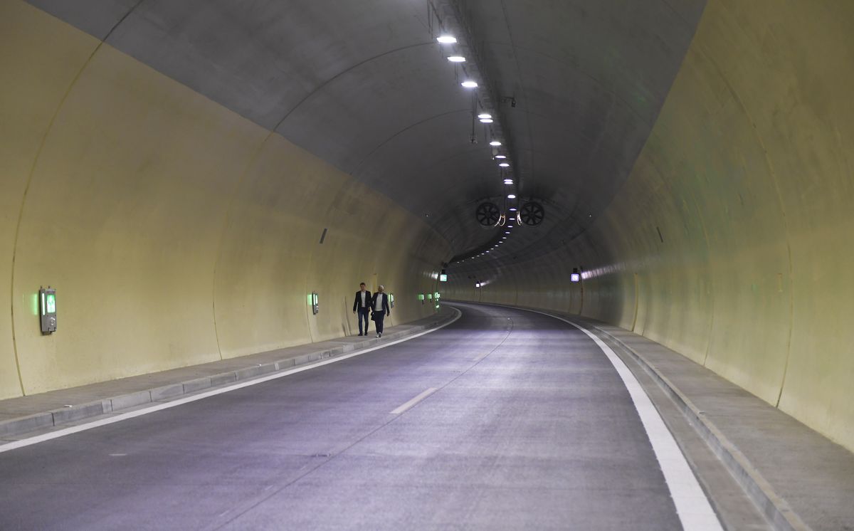 Odovzdanie nového úseku rýchlostnej cesty R4 Prešov severný obchvat I. etapa a tunela Bikoš.