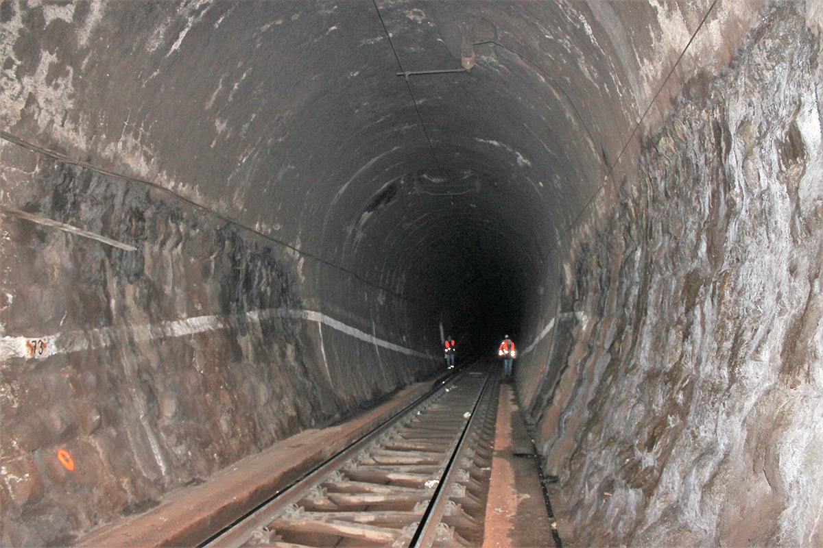 Obr. 3 Tunelové ostenie s klenbovou vrstvou torkrétu