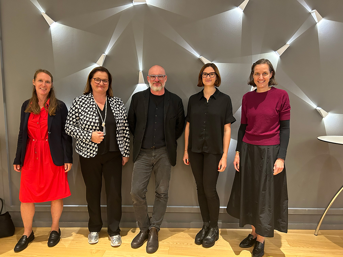 Odborná porota tohtoročnej architektonickej súťaže Internorm (zľava doprava): arch. DI Catharina Fineder, Mag. Anette Klinger, DI Christoph Mörkl, Chiara Desbordes, M. Arch, arch. DI Verena Mörkl. (na obrázku chýba: Arch. MMag. arch et art Anna Moser ZT)