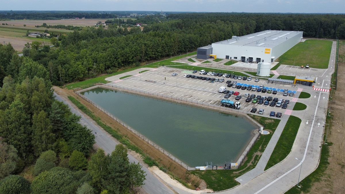 Výrobný závod spoločnosti Schiedel v Okupe Wielkom sa rozprestiera na ploche 49 000 m².