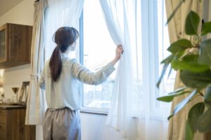 Nedostatočné vetranie zhoršuje kvalitu vzduchu v interiéri. Ako často doma otvárate okná?
