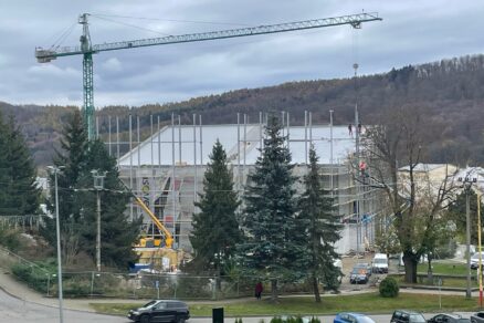 Aktuálny stav objektu počas generálnej rekonštrukcie - začína sa s montážou oceľovej konštrukcie