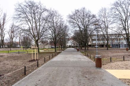 Zrevitalizovaný park na Račianskom mýte - nové povrchy chodníkov