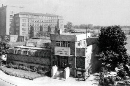 Historická fotografia budovy Umeleckej besedy slovenskej