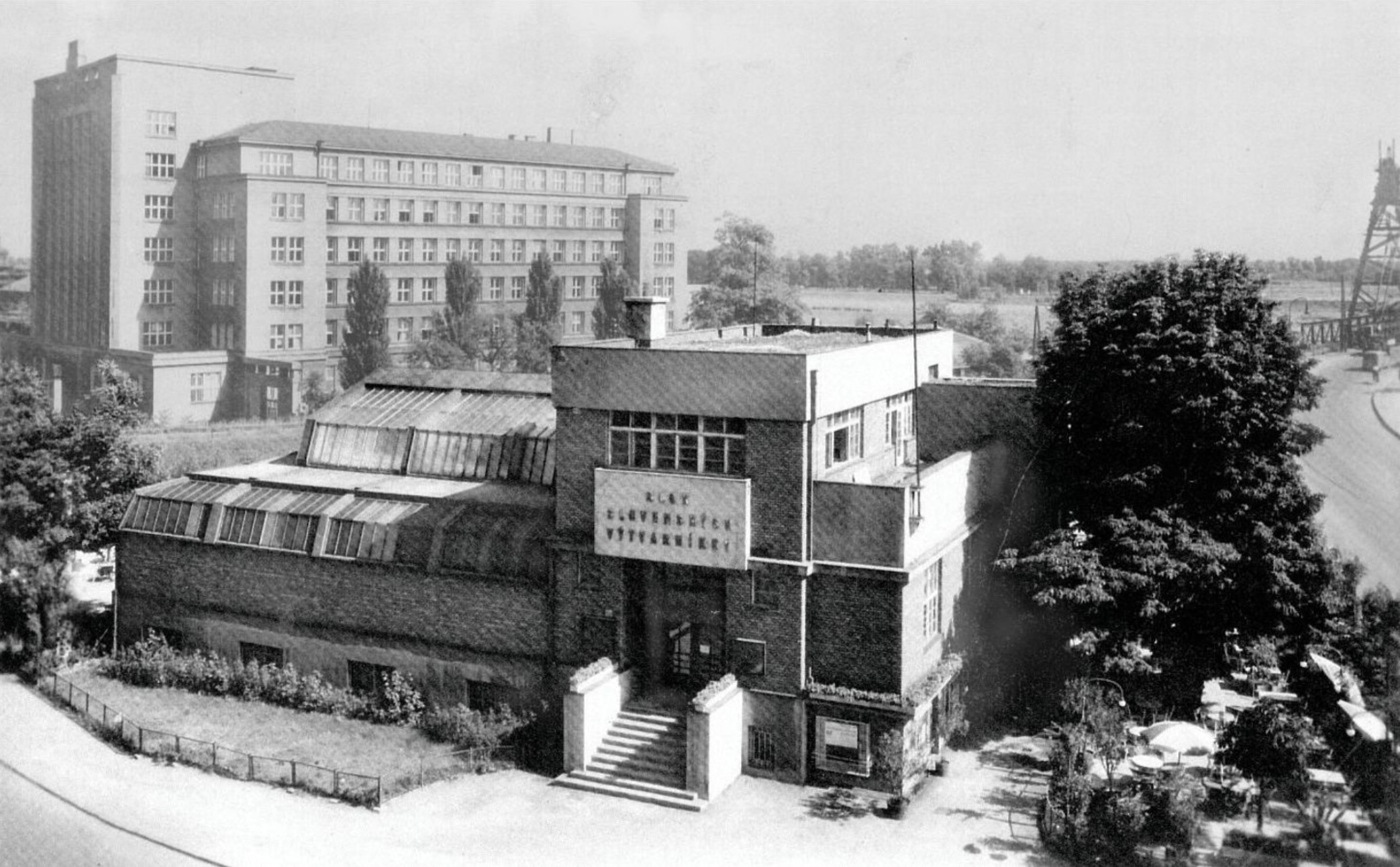 Historická fotografia budovy Umeleckej besedy slovenskej