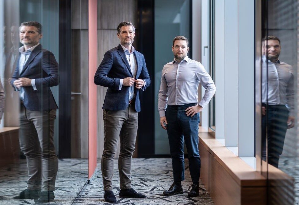 Výkonní riaditelia JTRE London Nigel Fleming (vľavo) a Juraj Marko (vpravo).
