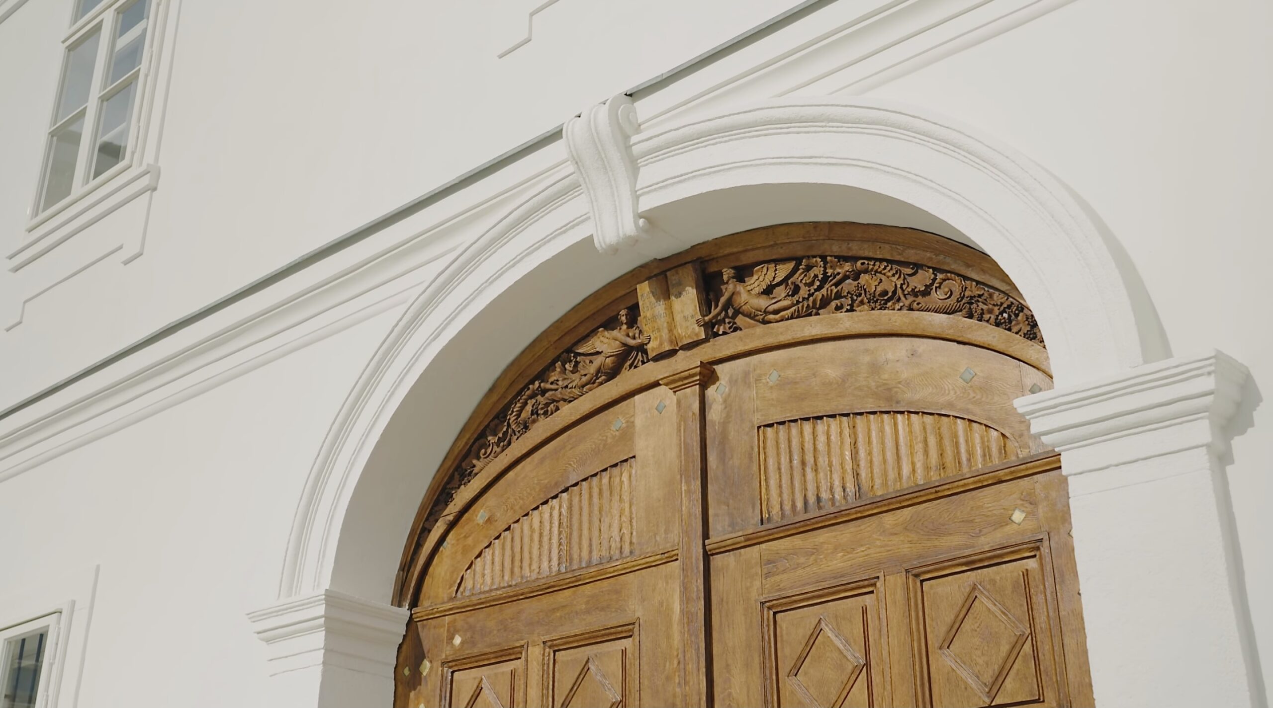 Detail zrekonštruovaných vstupných dverí do Starého Lýcea