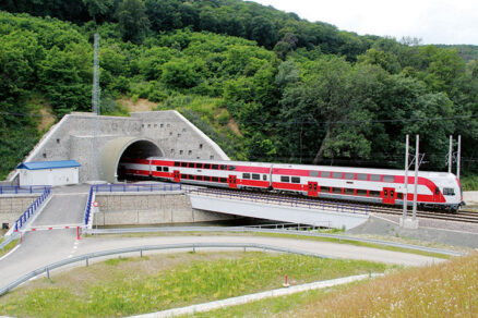 Severný portál tunela Turecký vrch, ktorý sa nachádza medzi Bratislavou a Žilinou.