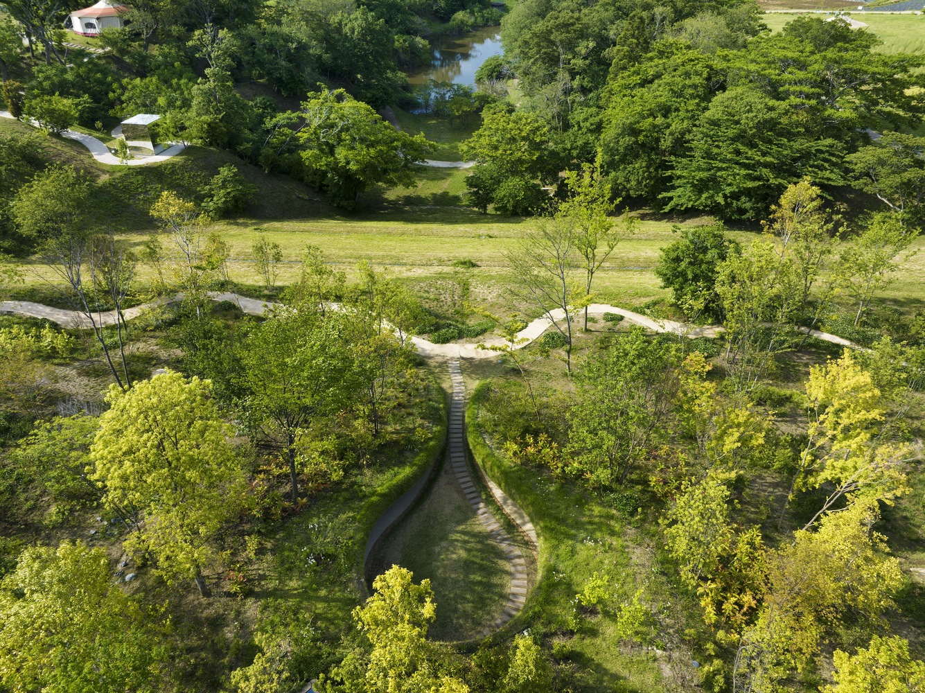 Podzemná knižnica,Kurrku Fields, Kisarazu, Japonsko