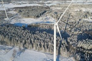 Vo Švédsku spustili prvú veternú turbínu z dreva. V čom je lepšia od tej z ocele?