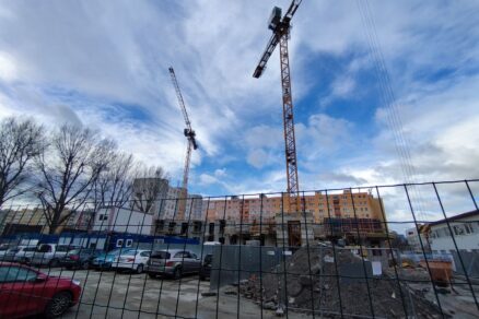 Výstavba mestského nájomného bývania na Muchovom námestí v Bratislave, január 2024