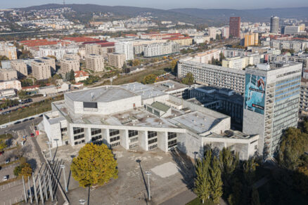 Budova Istropolisu v Bratislave z dronu